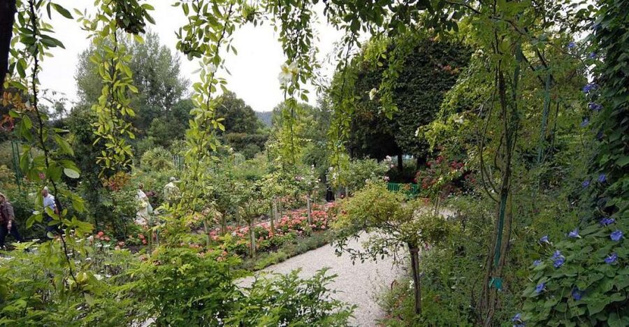 From Paris: Giverny and Monet's Home Day Trip - Why Giverny feels different from a museum visit