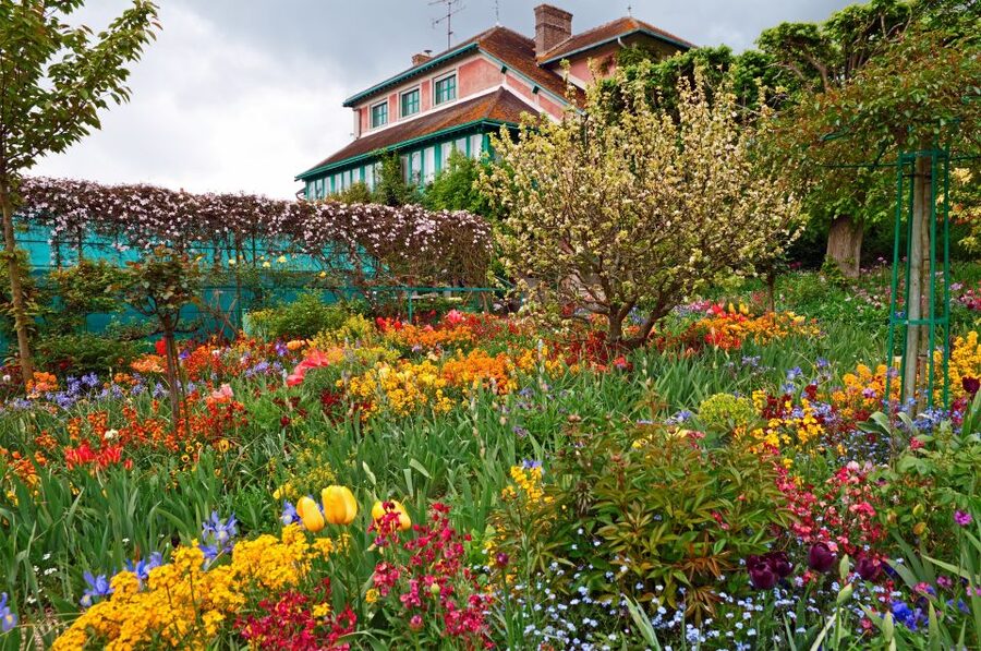 From Paris: Giverny and Versailles Palace Guided Day Trip - What the $163 price really buys you