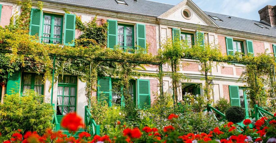From Paris: Giverny and Versailles Palace Guided Day Trip - Returning to Paris after a very long day