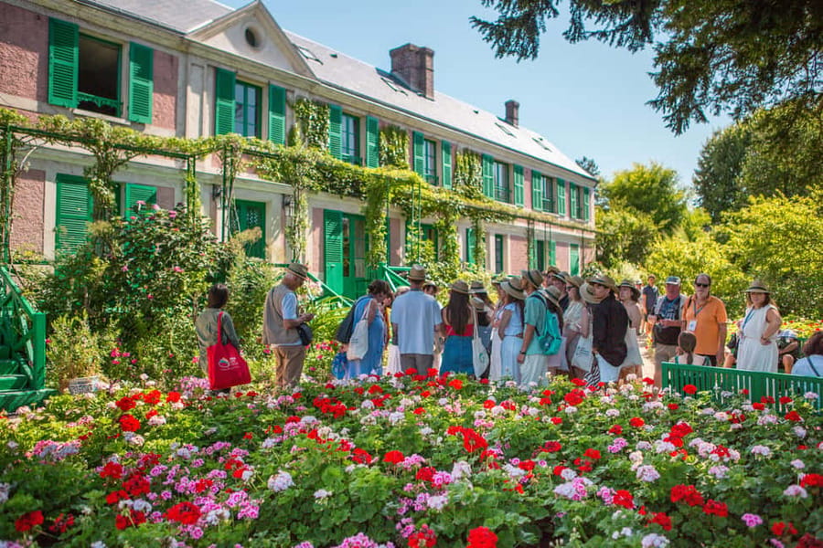From Paris: Giverny Day Trip with Audio Guide or Live Guide - The water garden and the famous bridge