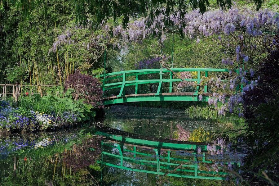 From Paris: Giverny & Monet’s House Skip-the-Line Tour - Inside Monet’s house and former studio