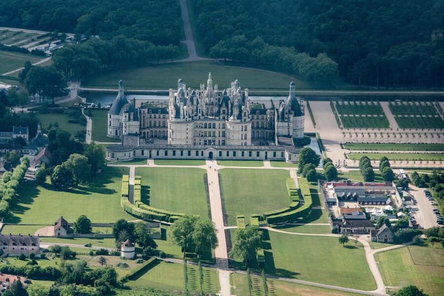 From Paris: Loire Valley Castles Day Trip With Wine Tasting - Who should take this trip