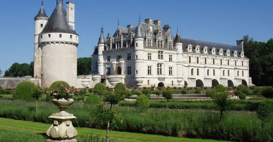 From Paris: Loire Valley Castles Full-Day Tour with Lunch - Key points to know before booking