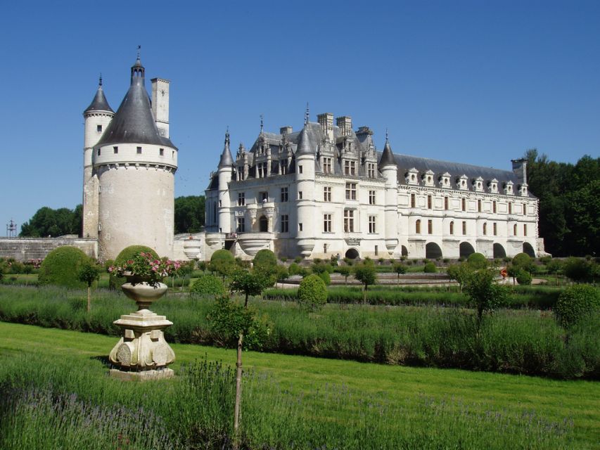 From Paris: Loire Valley Castles Full-Day Tour with Lunch - Amboise, a royal home with Renaissance connections