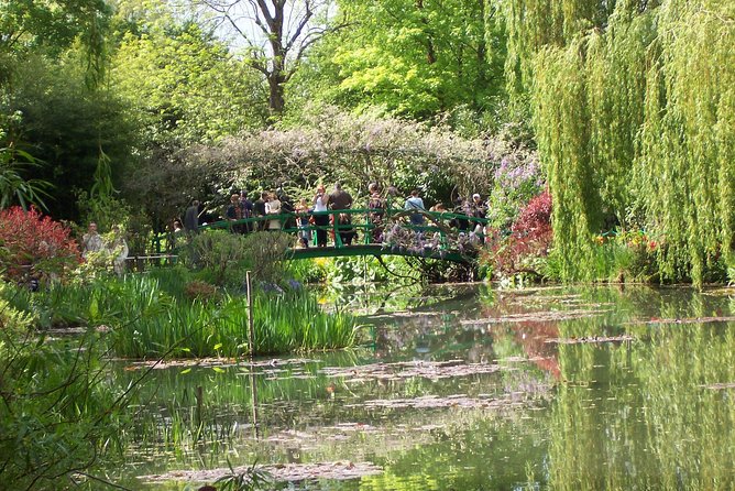 From Paris: Monet Gardens & Giverny Bike Tour with Picnic Stop - Shopping for lunch in Vernon
