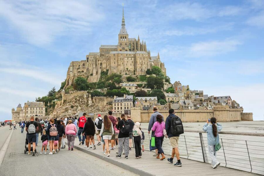 From Paris: Mont Saint-Michel Tour with Hotel Pickup Service - Arriving at the Fortified Island