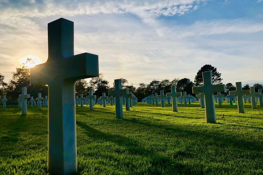 From Paris: Normandy Landing Beaches D-Day Tour by Minibus - What the guide and group size add
