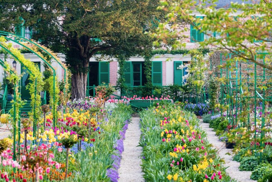 From Paris: Private Day Trip to Giverny and Auvers sur Oise - The flower garden through the seasons