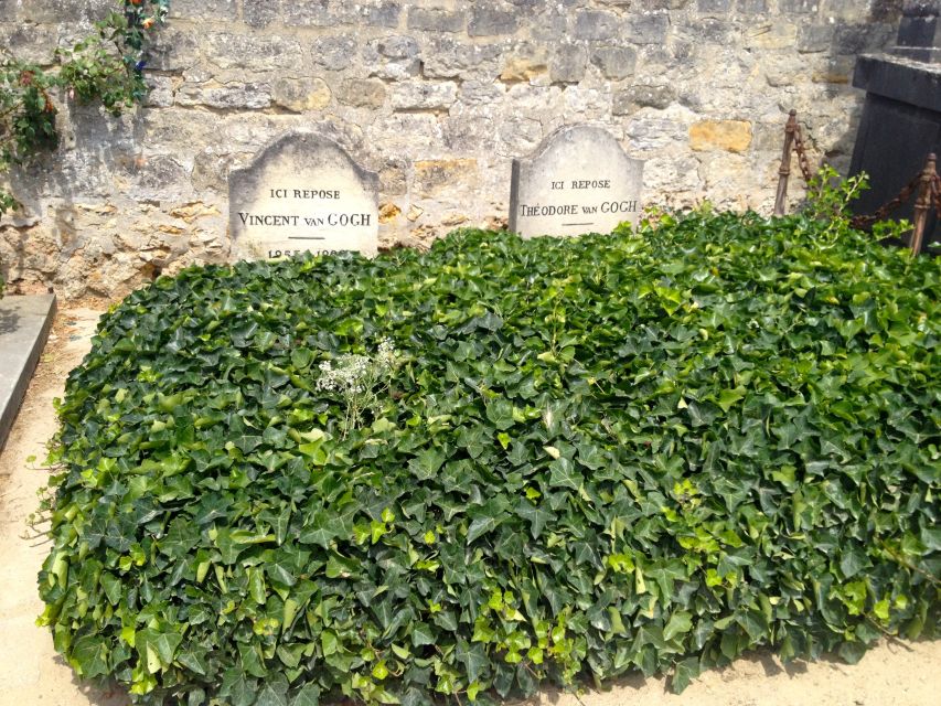 From Paris: Private Day Trip to Giverny and Auvers sur Oise - Lunch in Giverny before the afternoon visit