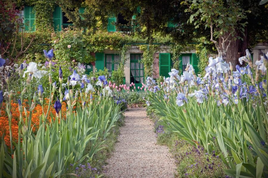 From Paris: Private Day Trip to Giverny and Auvers sur Oise - Who should book this experience