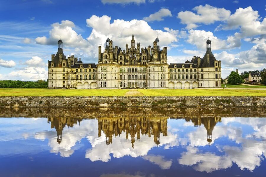 From Paris: Small-Group Loire Valley Castles Full-Day Tour - How the guide changes the day