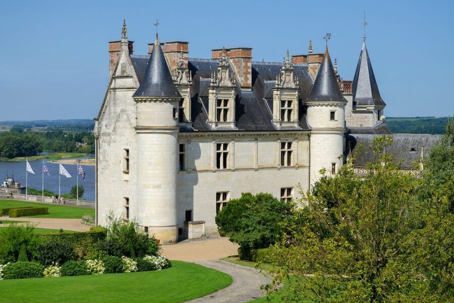 From Paris: Small-Group Loire Valley Castles Full-Day Tour - A long day with real walking