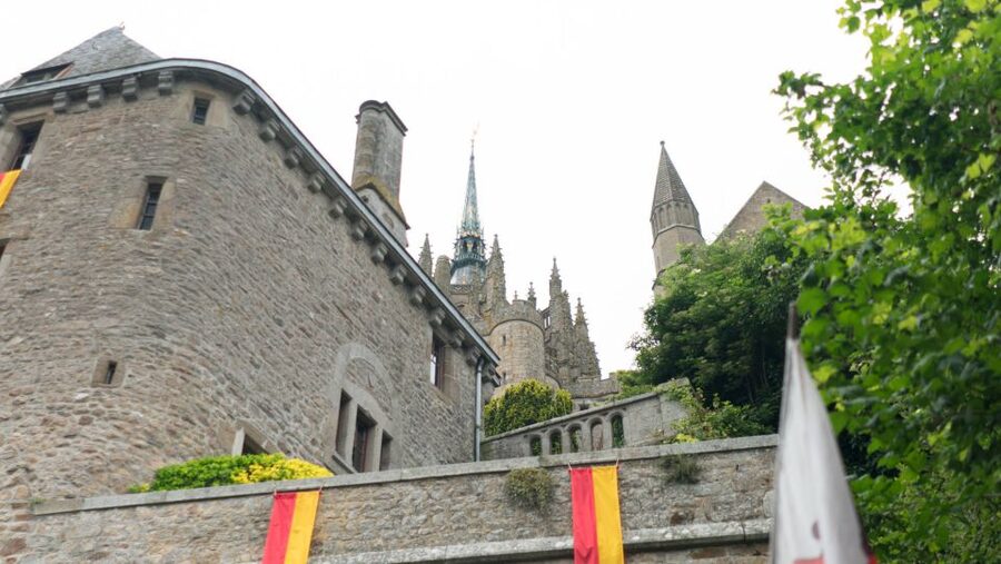 From Paris: Small-Group Mont St Michel Tour & Cider Tasting - Medieval lanes, steep steps, and the best views