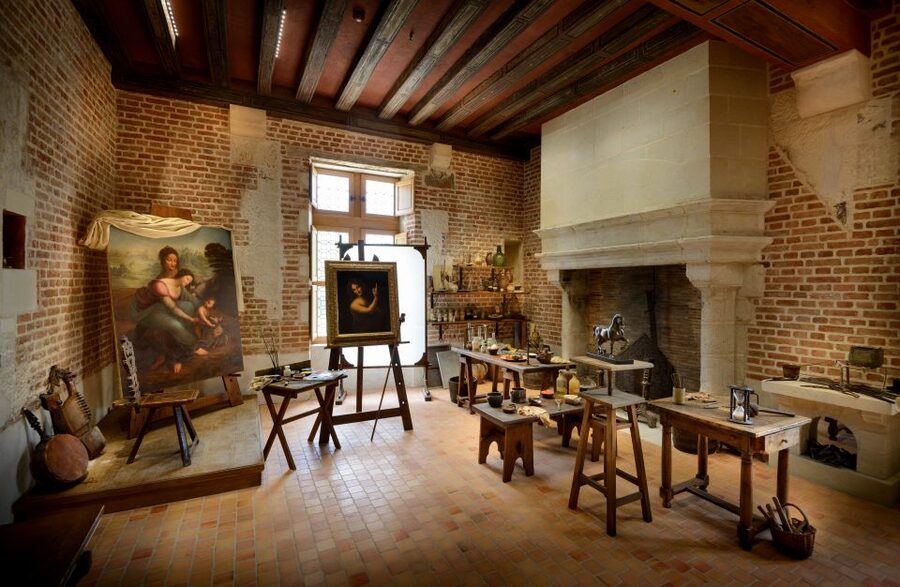 From Paris: Small-Group Tour of Loire Castles - Lunch between the castles