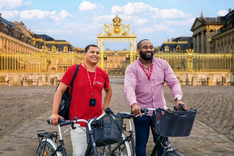From Paris: Versailles Bike Tour with Gardens & Palace Entry - Shopping for lunch at Place du Marché Notre-Dame