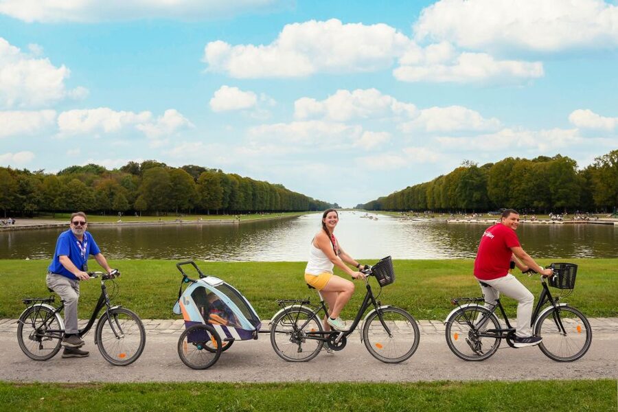 From Paris: Versailles Bike Tour with Gardens & Palace Entry - Meeting at Javel and taking the train