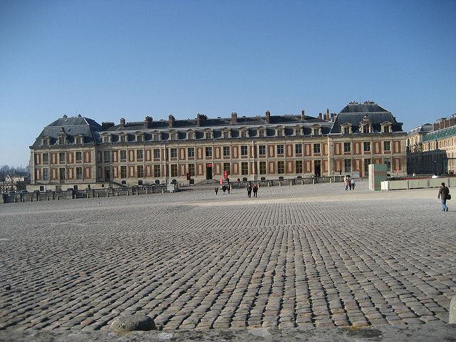 From Paris: Versailles Guided Tour by Deluxe Minibus - The minibus from central Paris