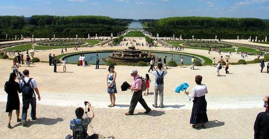 From Paris: Versailles Guided Tour by Deluxe Minibus - The Queen’s Bedroom and State Apartments