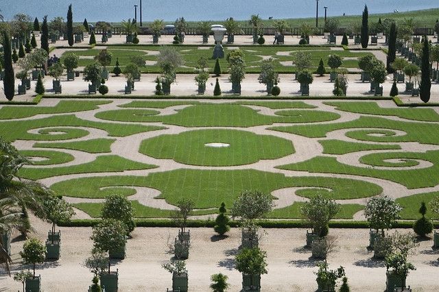 From Paris: Versailles Guided Tour by Deluxe Minibus - The Gallery of Battles and royal portraits