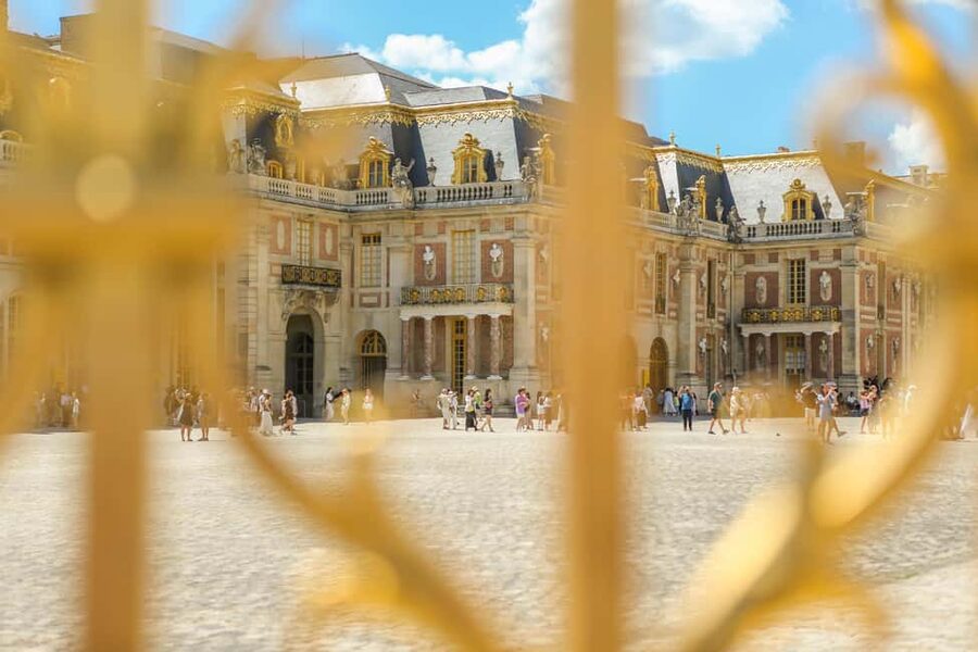 From Paris: Versailles Guided Tour with Skip-the-Line Entry - Fountains from April through October