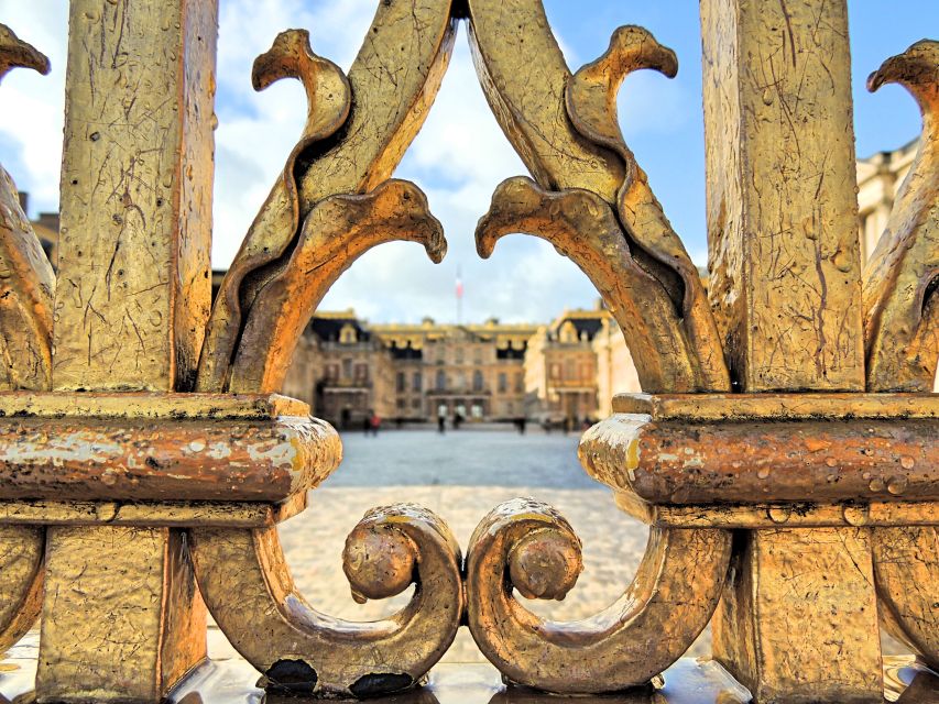 From Paris: Versailles Guided Tour with Skip-the-Line Ticket - Entering the palace without the longest wait