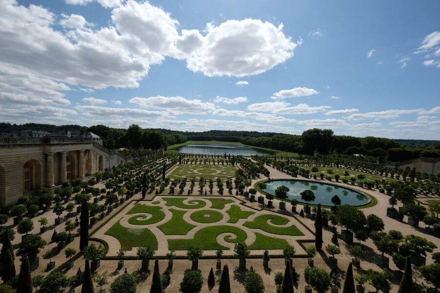 From Paris: Versailles Palace and Gardens Guided Day Trip - Who should book this Versailles tour?