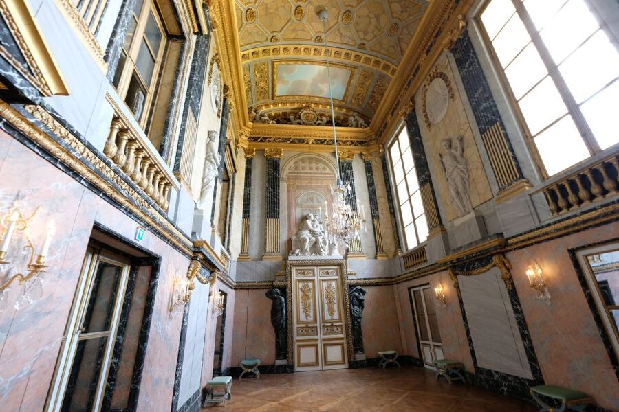 From Paris: Versailles Palace and Gardens Guided Day Trip - The gardens, fountains, and musical displays