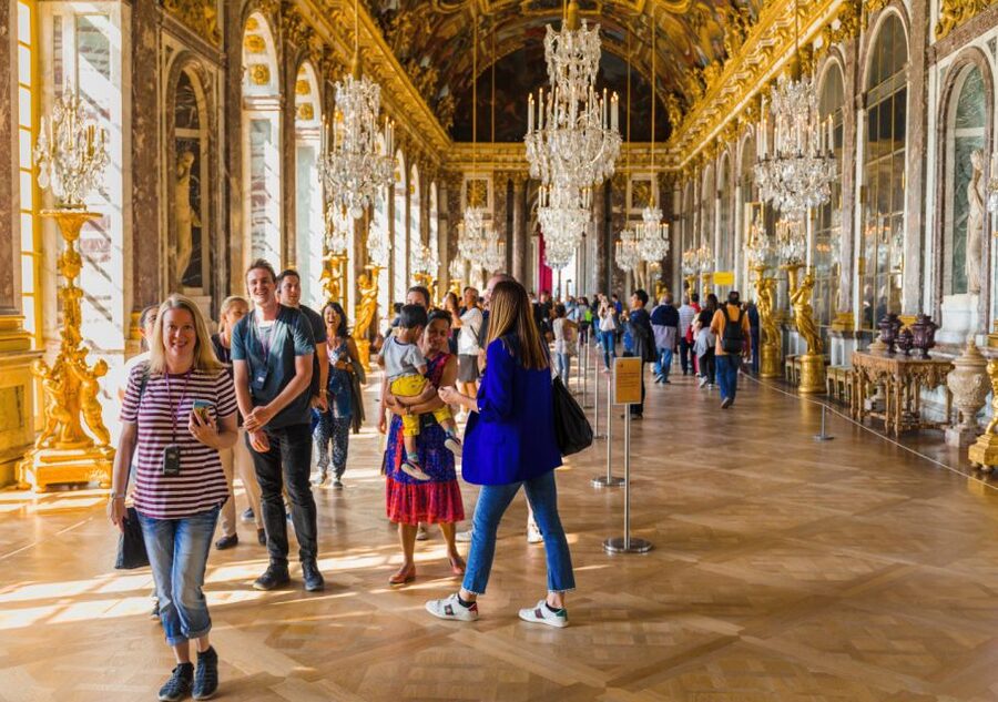 From Paris: Versailles Palace and Gardens Guided Day Trip - What the small-group format adds