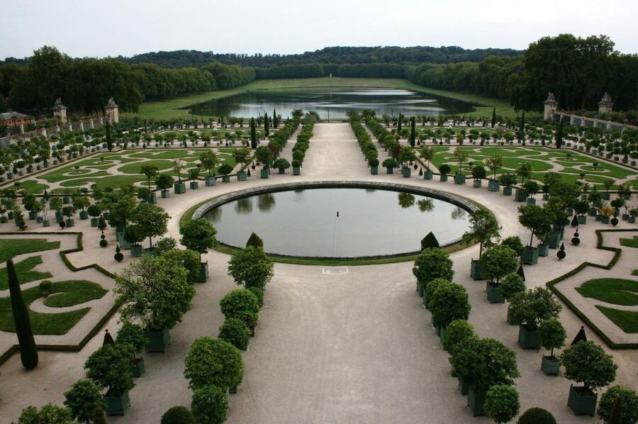 From Paris: Versailles Palace and Gardens Guided Experience - Meeting near Invalides and taking the train