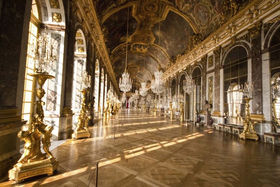 Gardens of Versailles Walking Tour & Palace Entry - Staying Beyond the Guided Walk