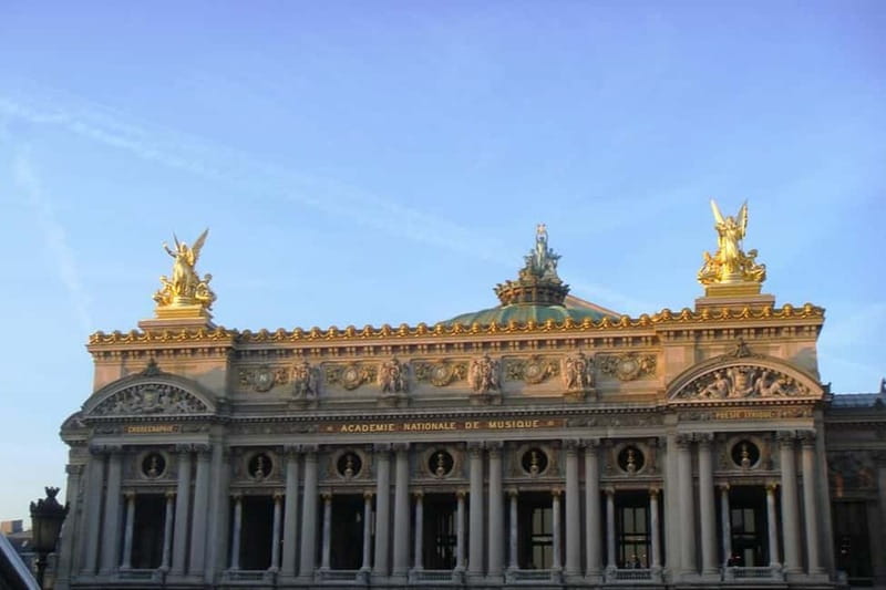 German private Walking Tour through Montmartre & Passages - Who should book this walk?