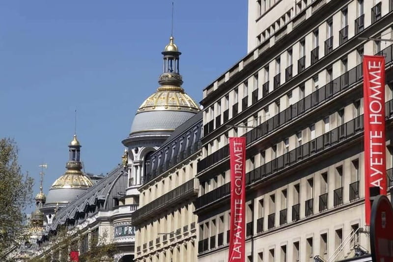 German private Walking Tour through Montmartre & Passages - Starting at Moulin Rouge on Place Blanche