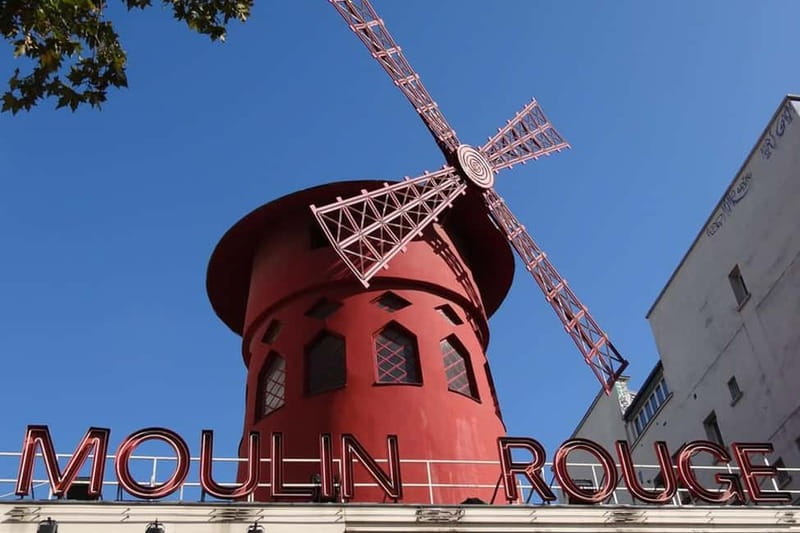 German private Walking Tour through Montmartre & Passages - Sacré-Cœur and the view from the hill