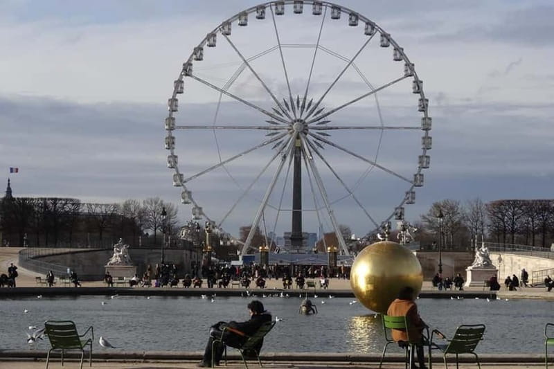 German private Walking Tour through Montmartre & Passages - Place du Tertre and the tourist side of Montmartre