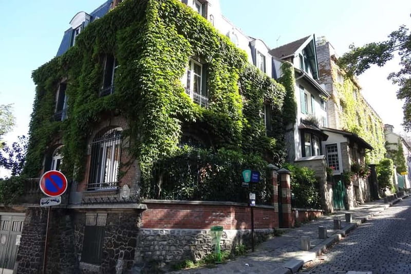 German private Walking Tour through Montmartre & Passages - From Montmartre to the Grands Boulevards