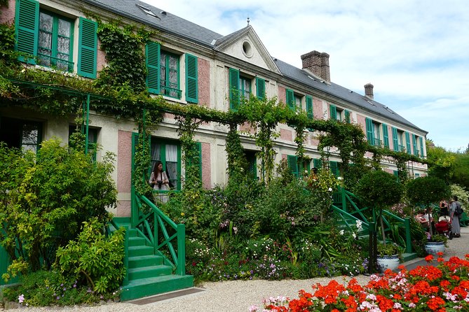 Giverny and Versailles Small Group Day Trip from Paris with Lunch - Group size, vehicles, and guide quality
