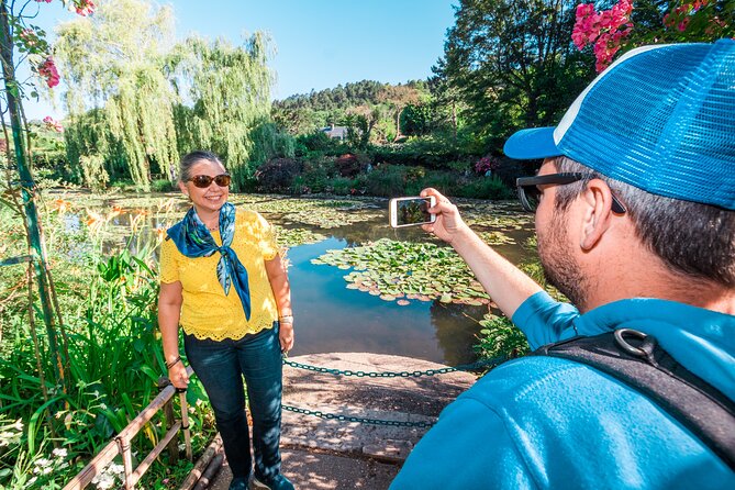 Giverny Monet's Garden & Auvers-sur-Oise with Van Gogh House Full Day From Paris - Group size, transport, and pacing