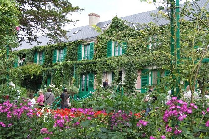 Giverny Small-Group Minivan with Hotel Pickup or Meeting Point - The minivan ride from western Paris