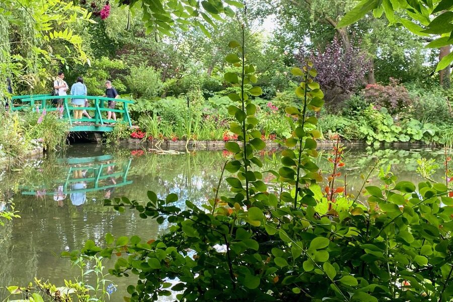Giverny Versailles Trianon Small Group by Minivan from Paris - One free hour in Giverny village