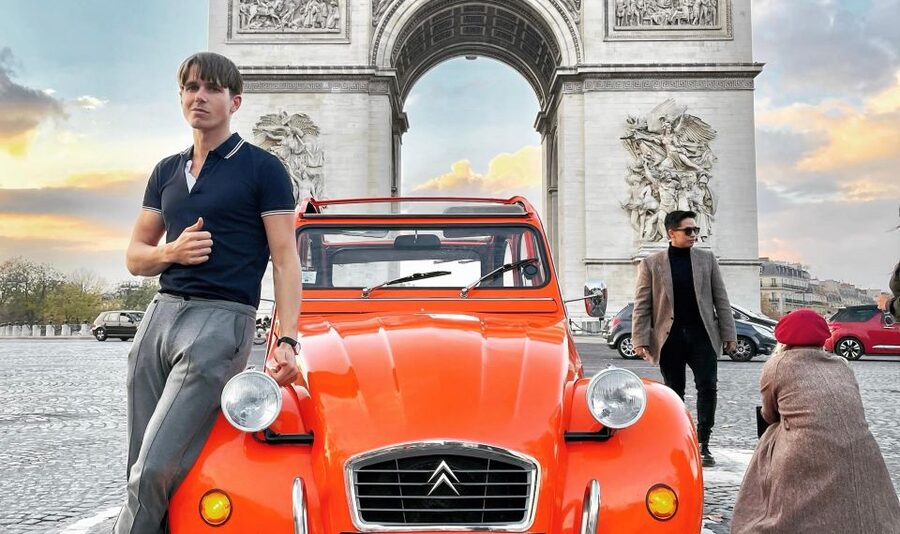 Guided Tour of Paris in Classic Convertible - Who will get the most from this ride
