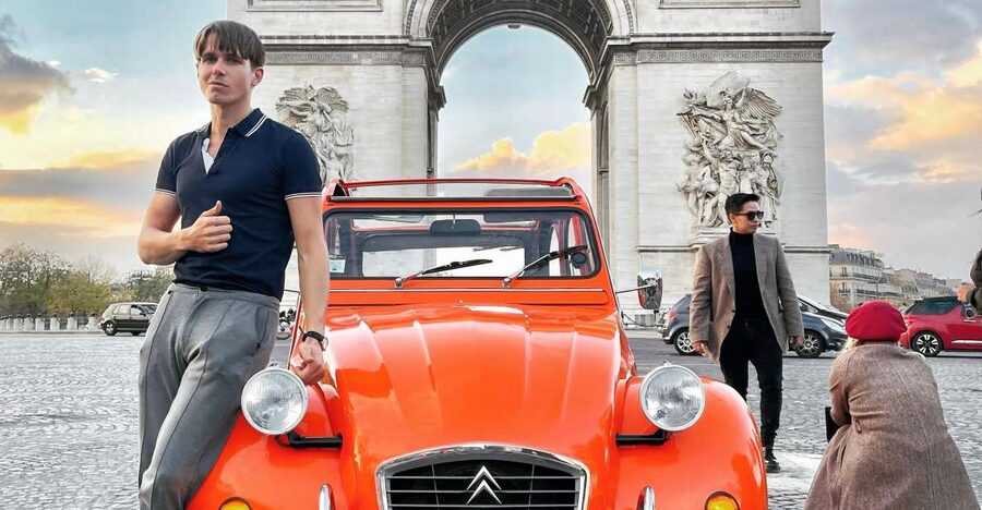 Guided Tour of Paris in Classic Convertible - A fast but useful tour of central Paris