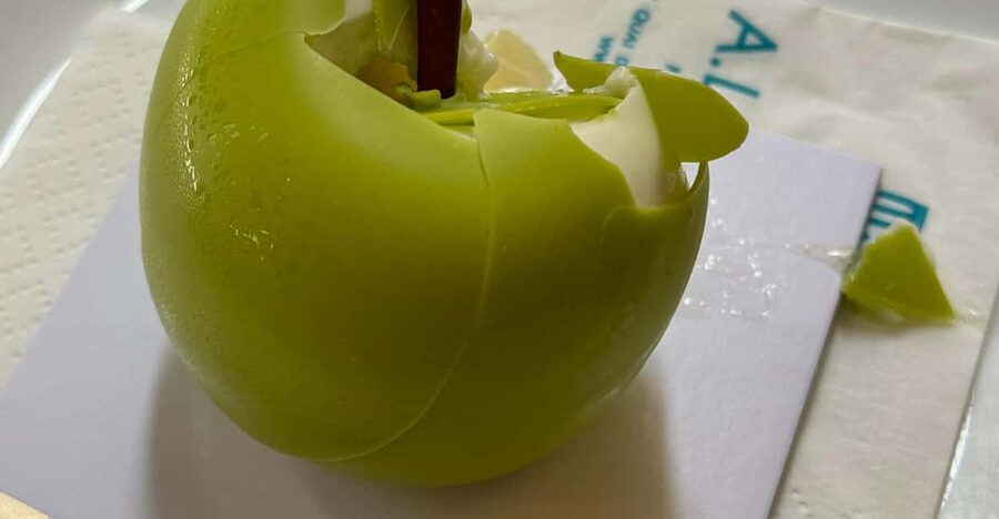 Guided Tour of Pastries in the Latin Quarter in Paris - The first café and the advantage of small tastings