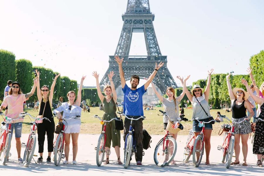 Highlights of Paris Bike Tour in English or Dutch - Who should book this Paris bike tour?