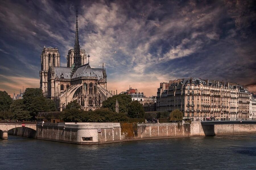 Historic Paris Walking Tour in English - Sainte-Chapelle and the power of spectacle