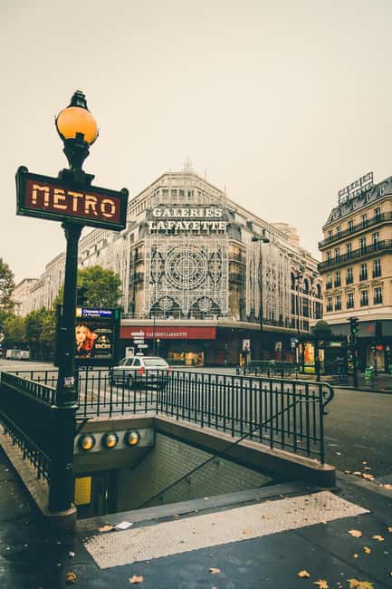 Île de la Cité: A Private Tour of Paris' Most Famous Monuments - Meeting outside Notre-Dame