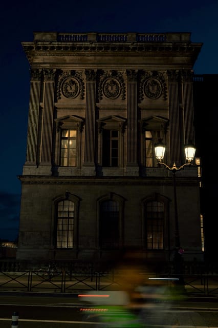 Immortalize your memories in Paris with a professional photo shoot! - Accessibility, language, and booking flexibility