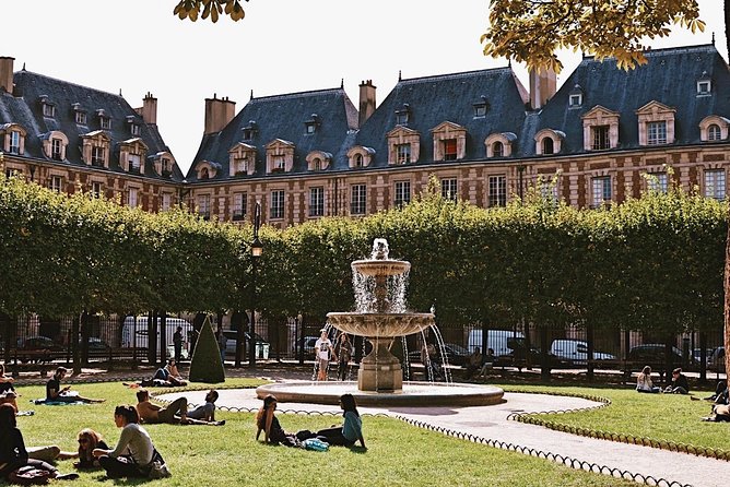 Le Marais District & Jewish Quarter - Exclusive Guided Walking Tour - Jardin des Rosiers and a wartime story