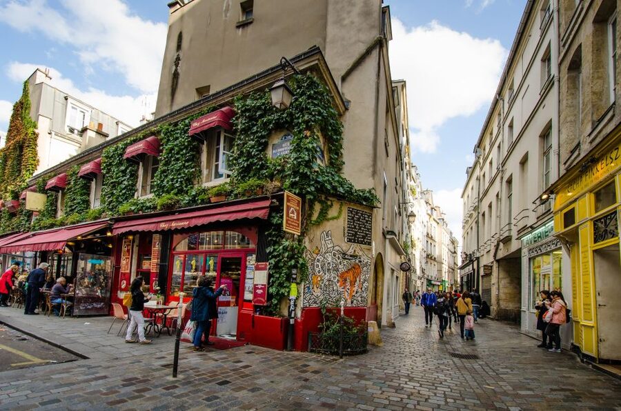 Le Marais: Explore Old Paris with a Local Host - Cobblestones, boutiques, and small galleries