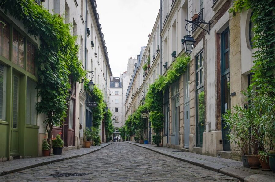 Le Marais: Explore Old Paris with a Local Host - Ending with coffee or wine
