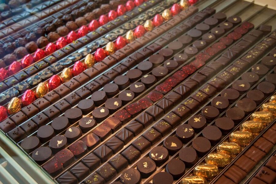 Le Marais: Pastry and Chocolate Food Tour - Pastry shops and the craft behind French sweets